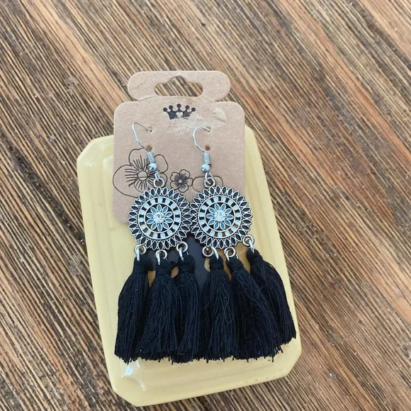 ⭐️Dangling Earrings - Picture 3 of 3